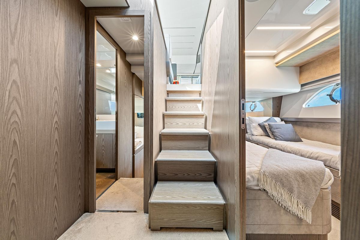 2018 Ferretti Yachts 55 