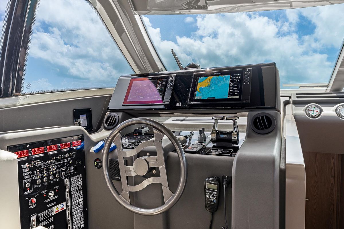 2018 Ferretti Yachts 55 