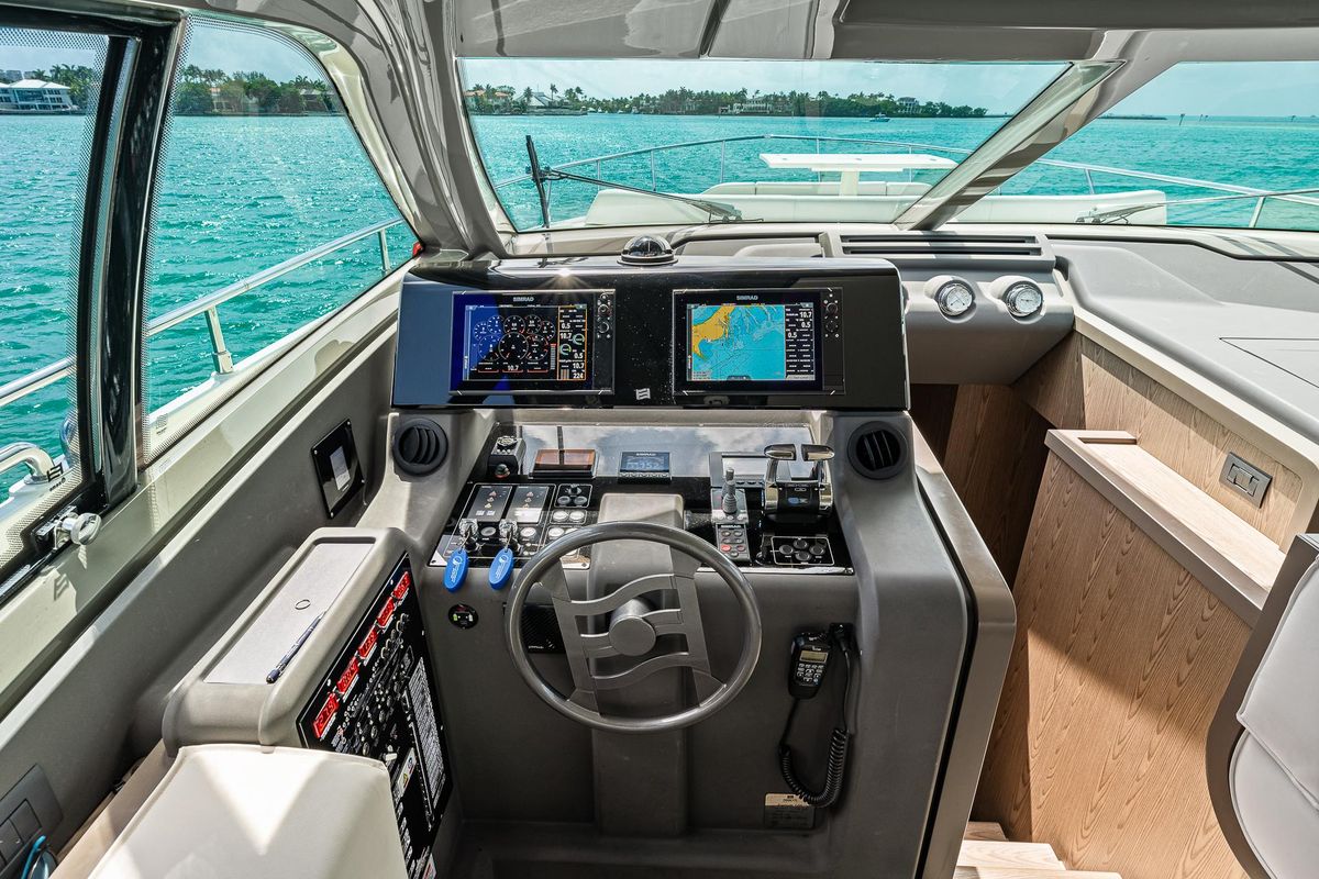 2018 Ferretti Yachts 55 