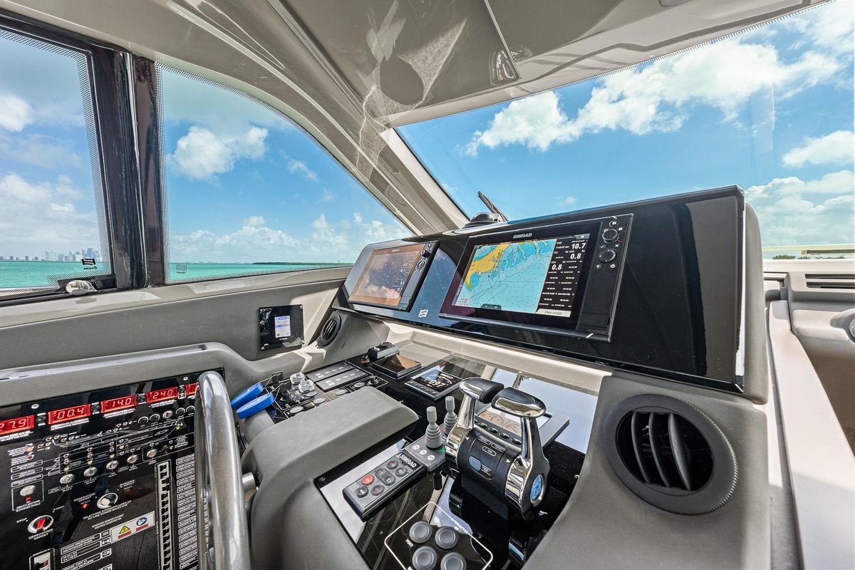 2018 Ferretti Yachts 55 