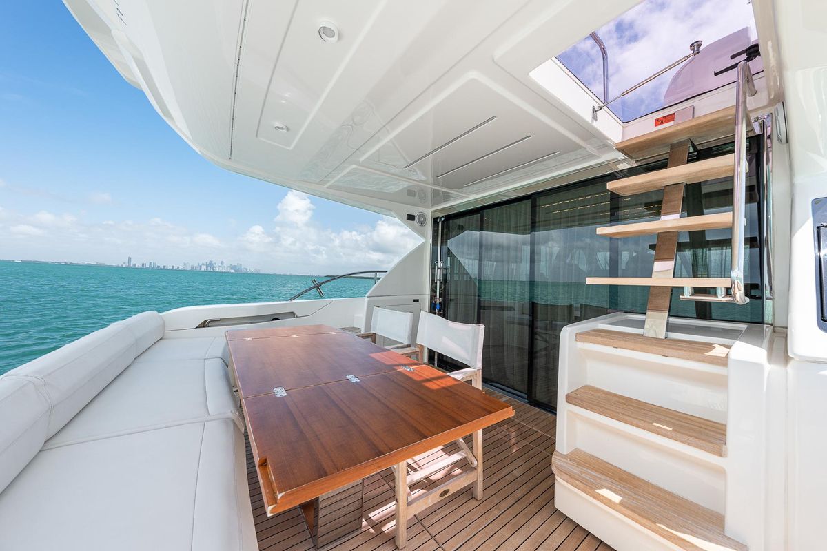 2018 Ferretti Yachts 55 