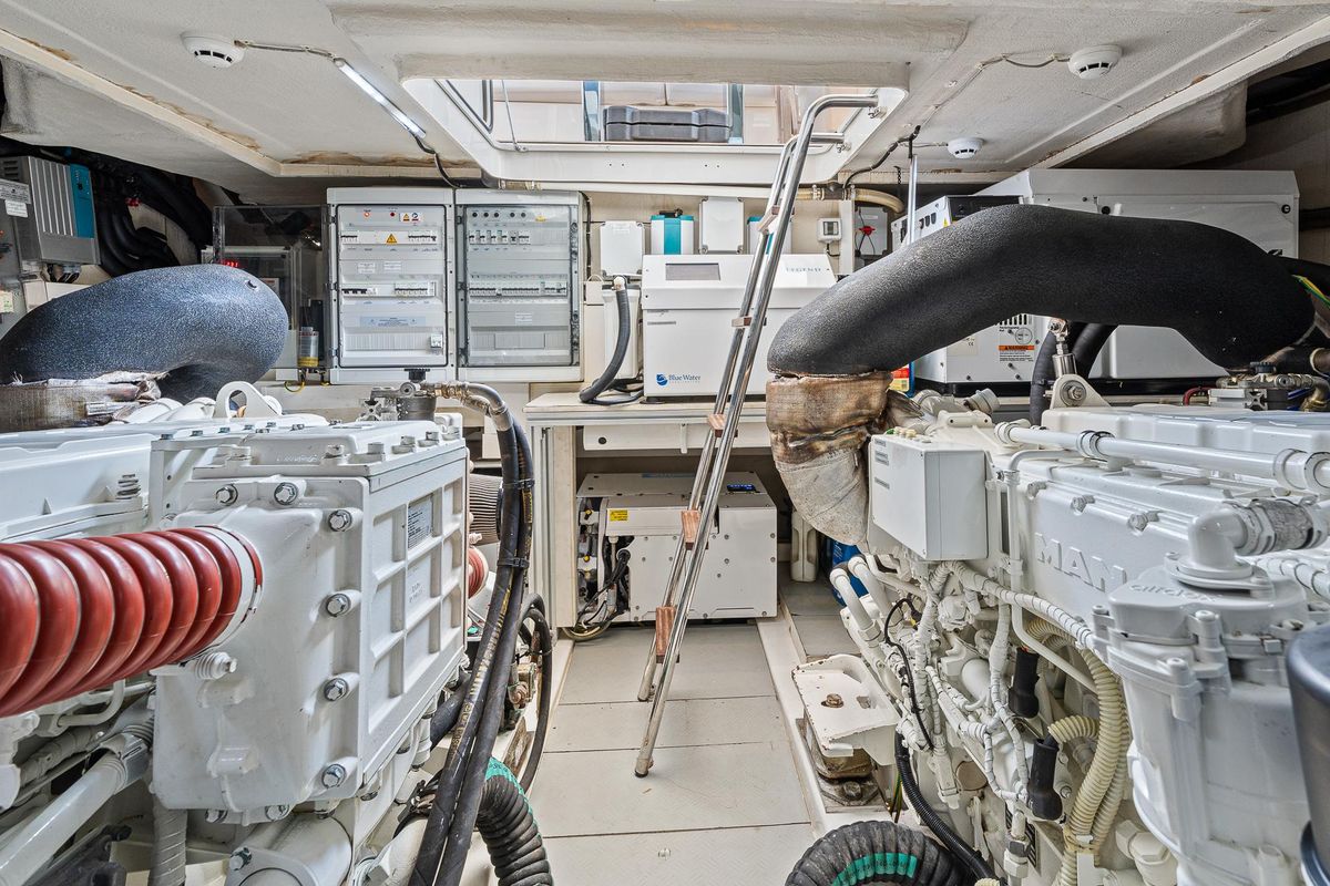 2018 Ferretti Yachts 55 
