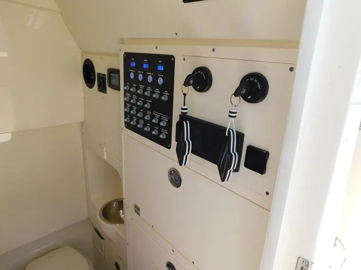 Patriot V Yacht Photos Pics 