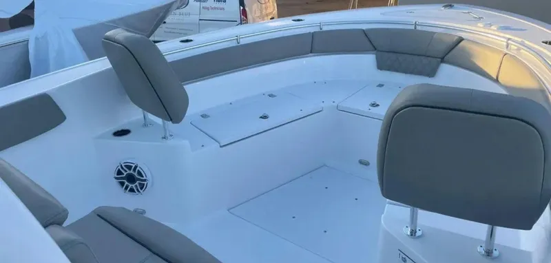  Yacht Photos Pics 2025 Sportsman 261 Heritage - Image 10