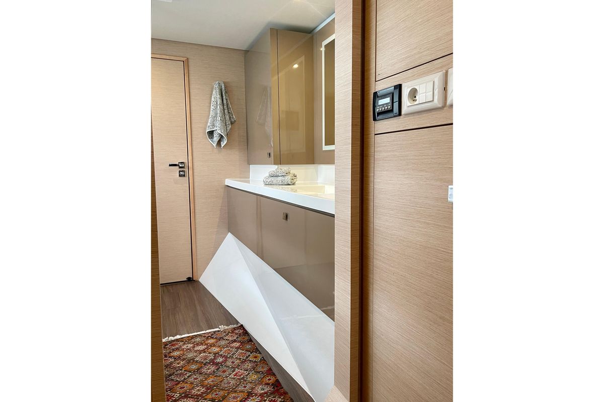 2019 Fountaine Pajot 47 