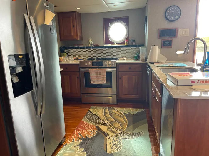 Indigo Yacht Photos Pics 