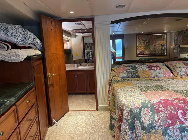 Indigo Yacht Photos Pics 