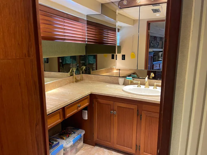 Indigo Yacht Photos Pics 