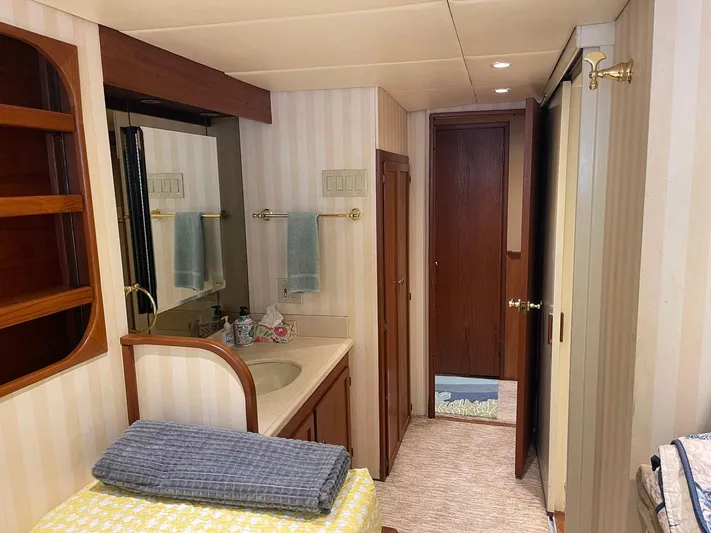 Indigo Yacht Photos Pics 