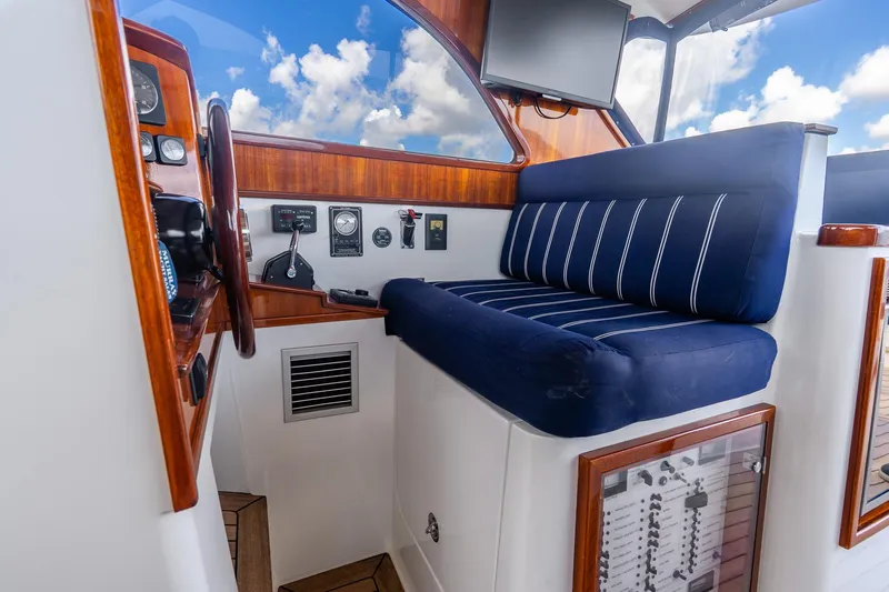 Volatility Yacht Photos Pics Helm of 2003 San Juan SJ 38 boat with blue cushioned seating and control panel.