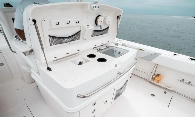  Yacht Photos Pics 2014 Boston Whaler 320 Outrage - Image 24