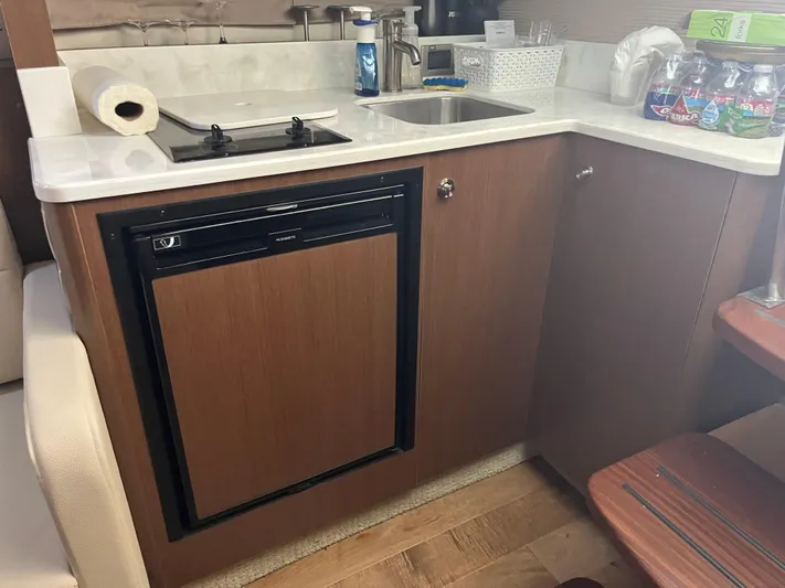 Lady Faby Yacht Photos Pics 2019 Sea Ray Sundancer 350 galley with sink, stove, and mini fridge.
