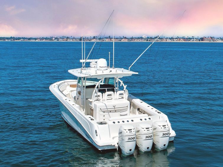 2014-37-6-boston-whaler-370-outrage
