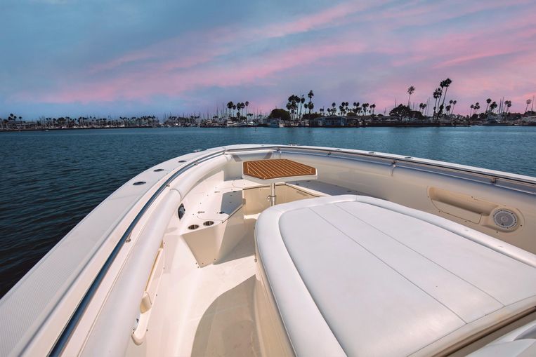 2014-37-6-boston-whaler-370-outrage