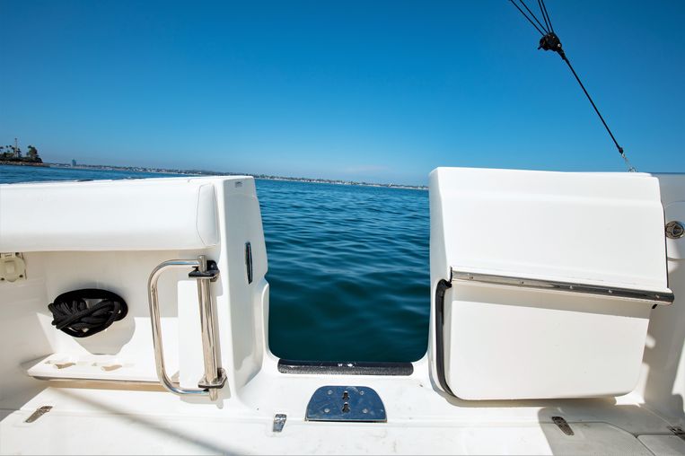 2014-37-6-boston-whaler-370-outrage