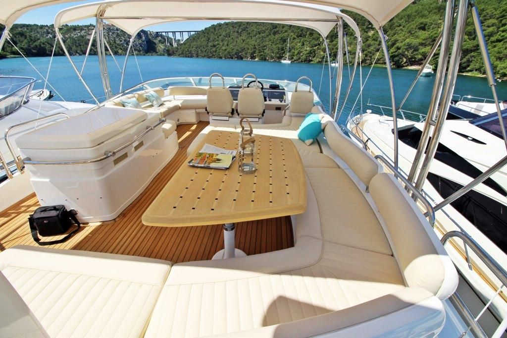 2006 Fairline 74 