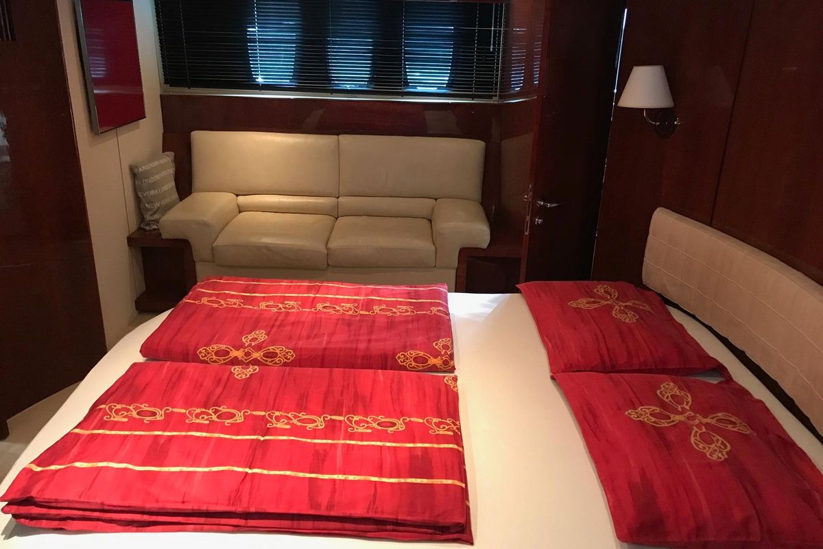 2006 Fairline 74 