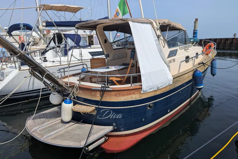  Yacht Photos Pics 2001 Apreamare Smeraldo 9 boat docked in marina, featuring classic design and wooden accents.