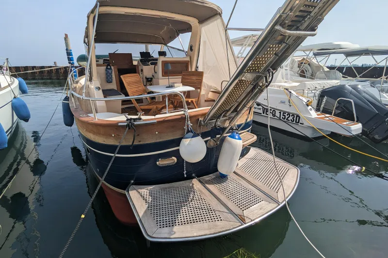  Yacht Photos Pics 2001 Apreamare Smeraldo 9 yacht docked, featuring wooden deck and seating area.