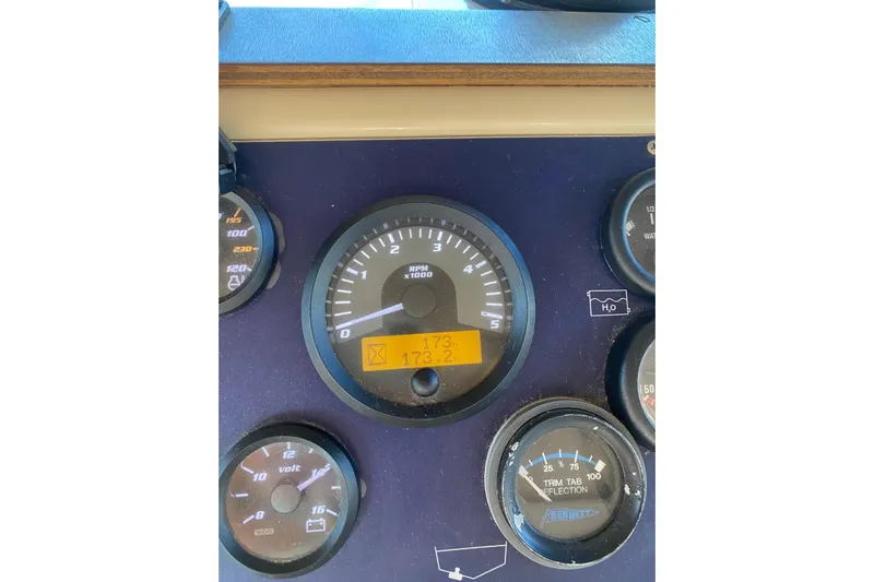  Yacht Photos Pics Close-up of Apreamare Smeraldo 9 boat dashboard gauges, 2001 model.