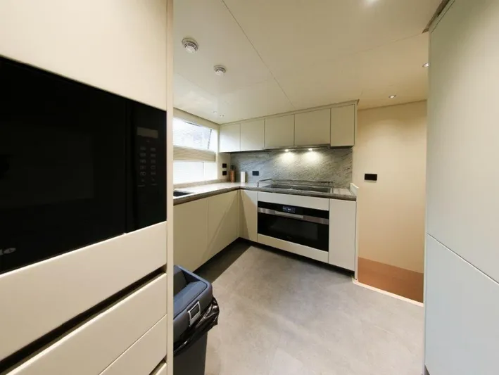 Flori Yacht Photos Pics 