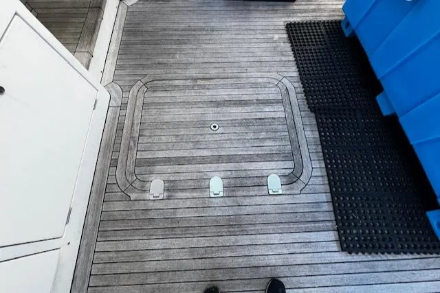 Moses Yacht Photos Pics 2003 Lyman-Morse Wesmac Sportfish Cruiser deck with hatch and non-slip mat.