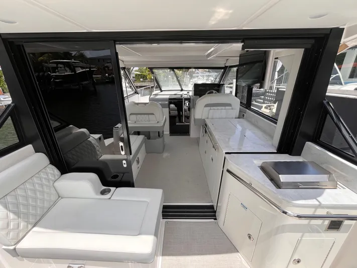  Yacht Photos Pics 2022 REGAL 36 XO - Image 8