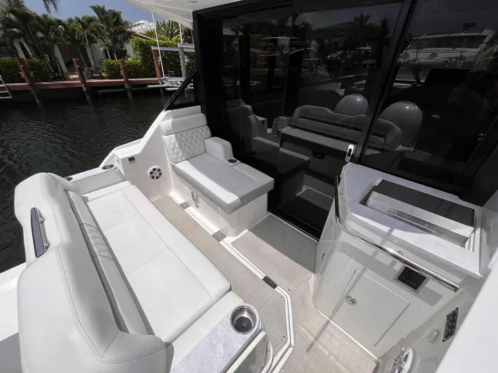  Yacht Photos Pics 2022 REGAL 36 XO - Image 4