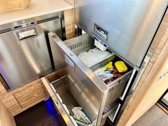 Fido Yacht Photos Pics 