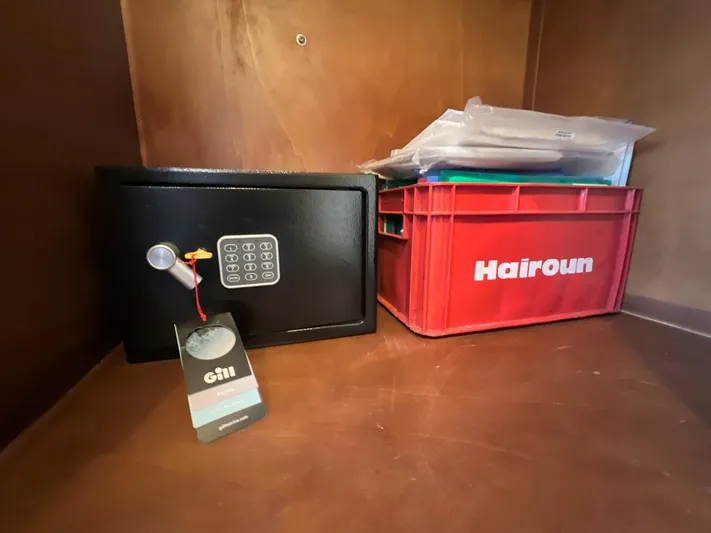 Fido Yacht Photos Pics 