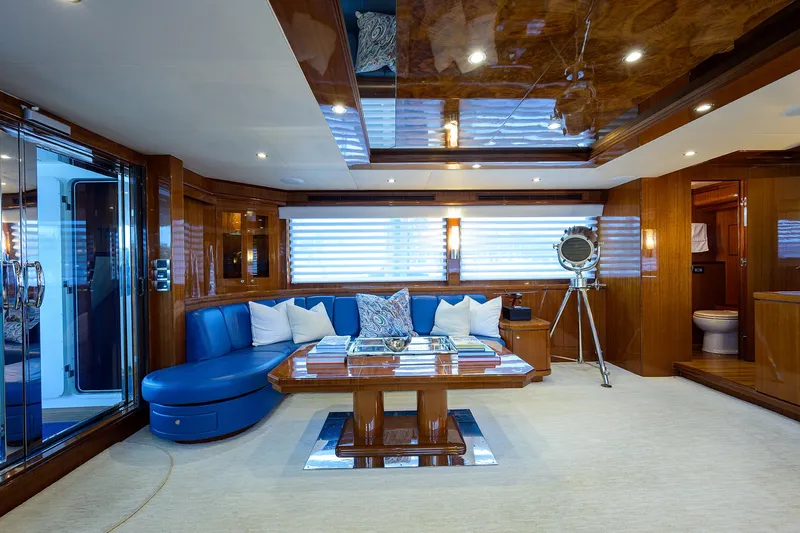 Barnstar Yacht Photos Pics Ocean Alexander 80 BARNSTAR - Port Side Salon