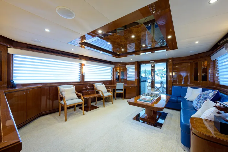 Barnstar Yacht Photos Pics Ocean Alexander 80 BARNSTAR - Salon Aft View