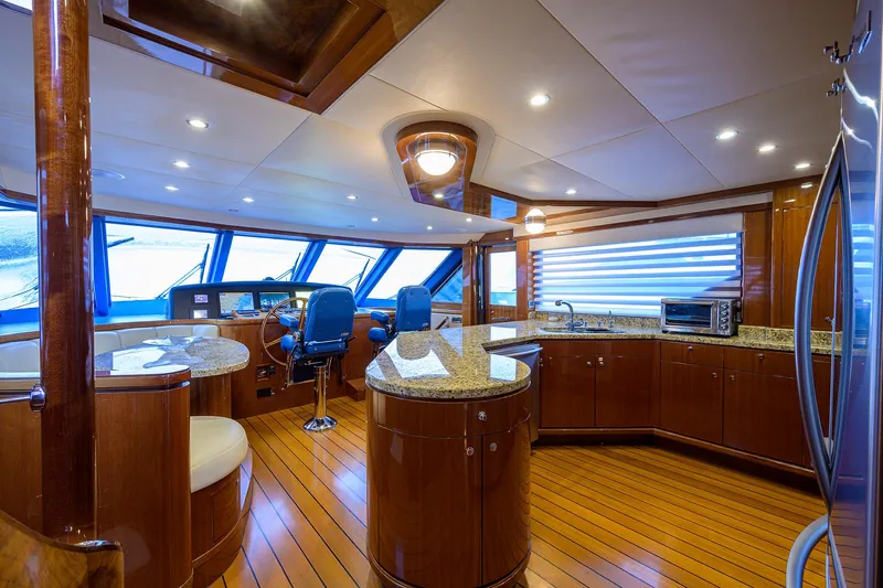 Barnstar Yacht Photos Pics Ocean Alexander 80 BARNSTAR - Helm & Galley