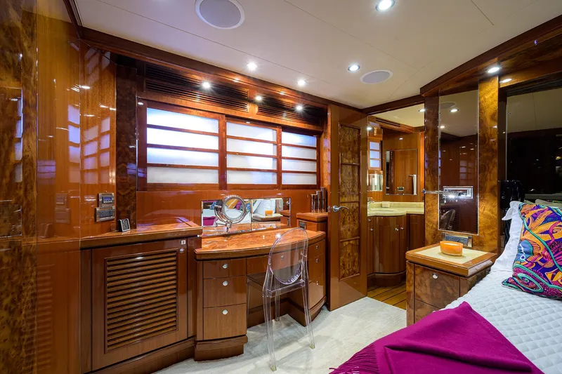 Barnstar Yacht Photos Pics Ocean Alexander 80 BARNSTAR - Master Stateroom