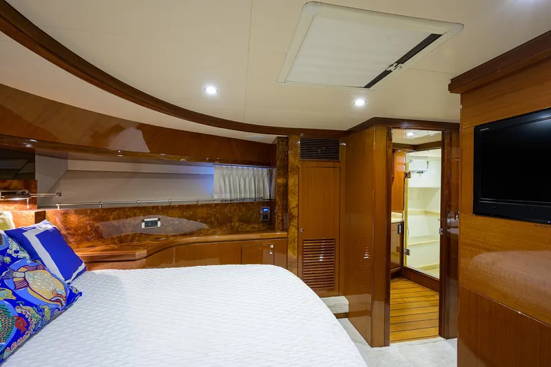 Barnstar Yacht Photos Pics Ocean Alexander 80 BARNSTAR - Forward Stateroom Berth & Head Access