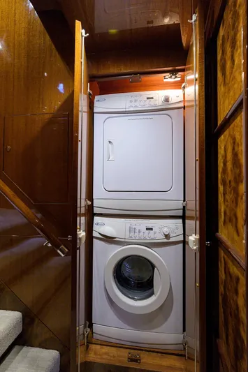 Barnstar Yacht Photos Pics Ocean Alexander 80 BARNSTAR - Stackable Washer & Dryer