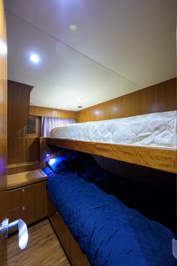 Barnstar Yacht Photos Pics Ocean Alexander 80 BARNSTAR - Crew Stateroom Bunks