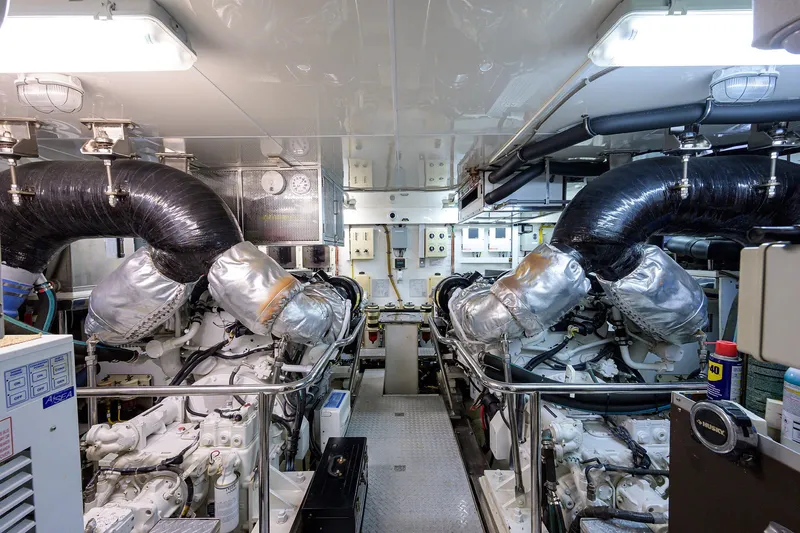 Barnstar Yacht Photos Pics Ocean Alexander 80 BARNSTAR - Engine Room