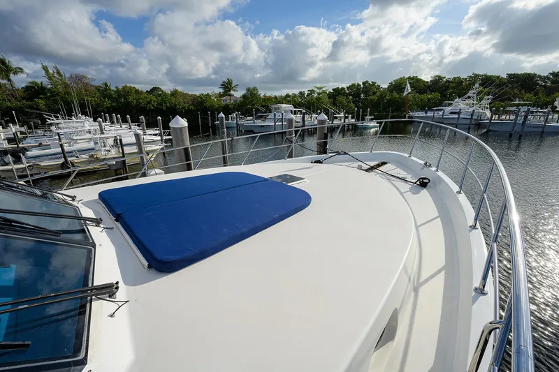 Barnstar Yacht Photos Pics Ocean Alexander 80 BARNSTAR - Bow Sun Pads