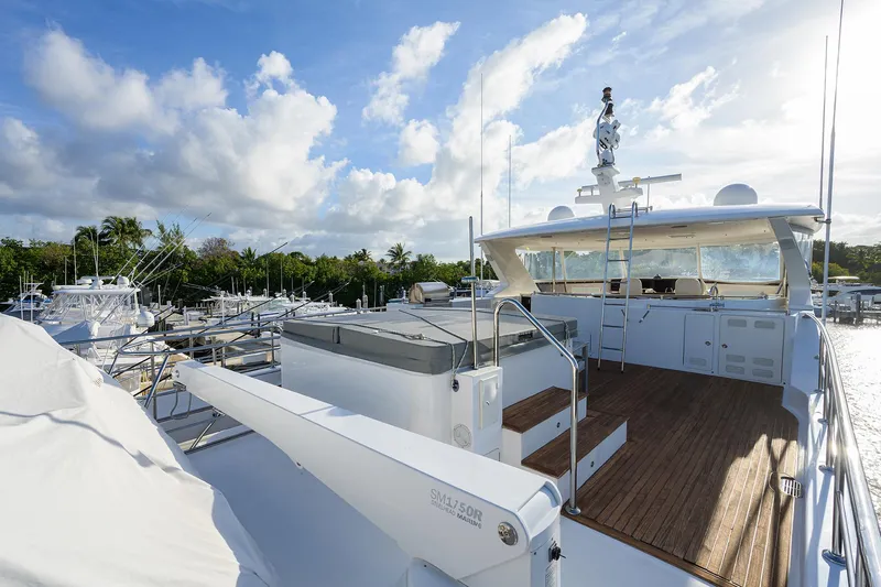Barnstar Yacht Photos Pics Ocean Alexander 80 BARNSTAR - Bridge Deck