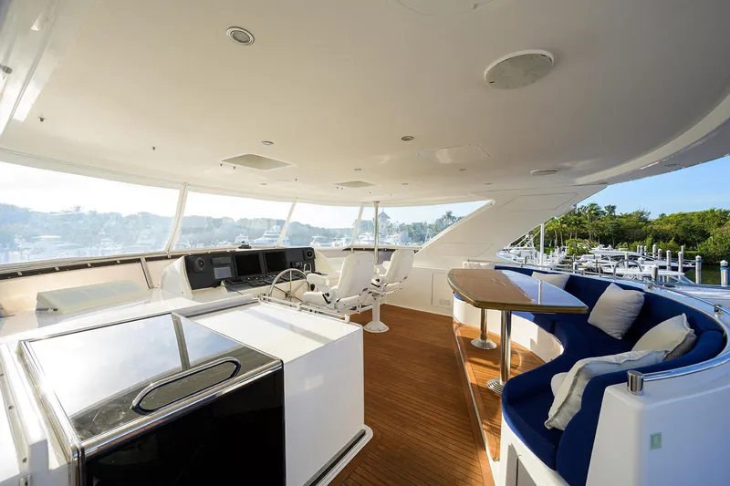 Barnstar Yacht Photos Pics Ocean Alexander 80 BARNSTAR - Flybridge Seating