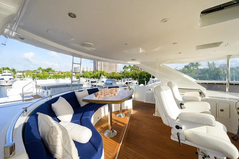 Barnstar Yacht Photos Pics Ocean Alexander 80 BARNSTAR - Flybridge Seating