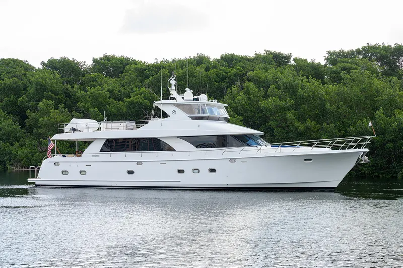Barnstar Yacht Photos Pics Ocean Alexander 80 BARNSTAR - Starboard Profile