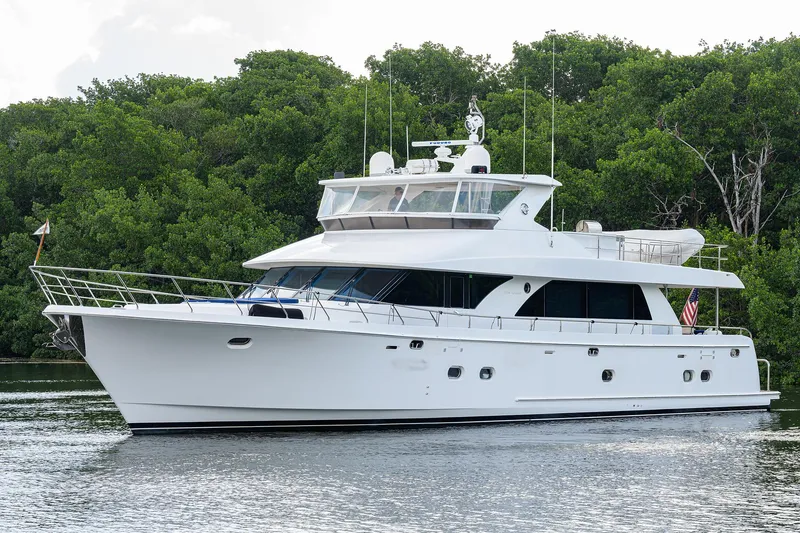 Barnstar Yacht Photos Pics Ocean Alexander 80 BARNSTAR - Port Bow Profile