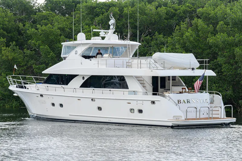 Barnstar Yacht Photos Pics Ocean Alexander 80 BARNSTAR - Port Aft Profile