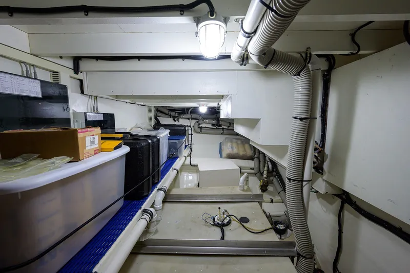 Barnstar Yacht Photos Pics Ocean Alexander 80 BARNSTAR - Storage Area