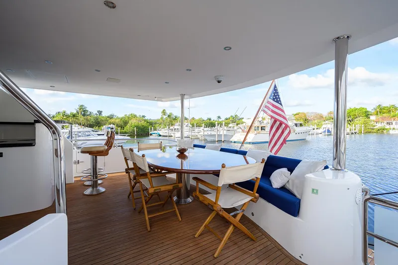 Barnstar Yacht Photos Pics Ocean Alexander 80 BARNSTAR - Aft Deck Table