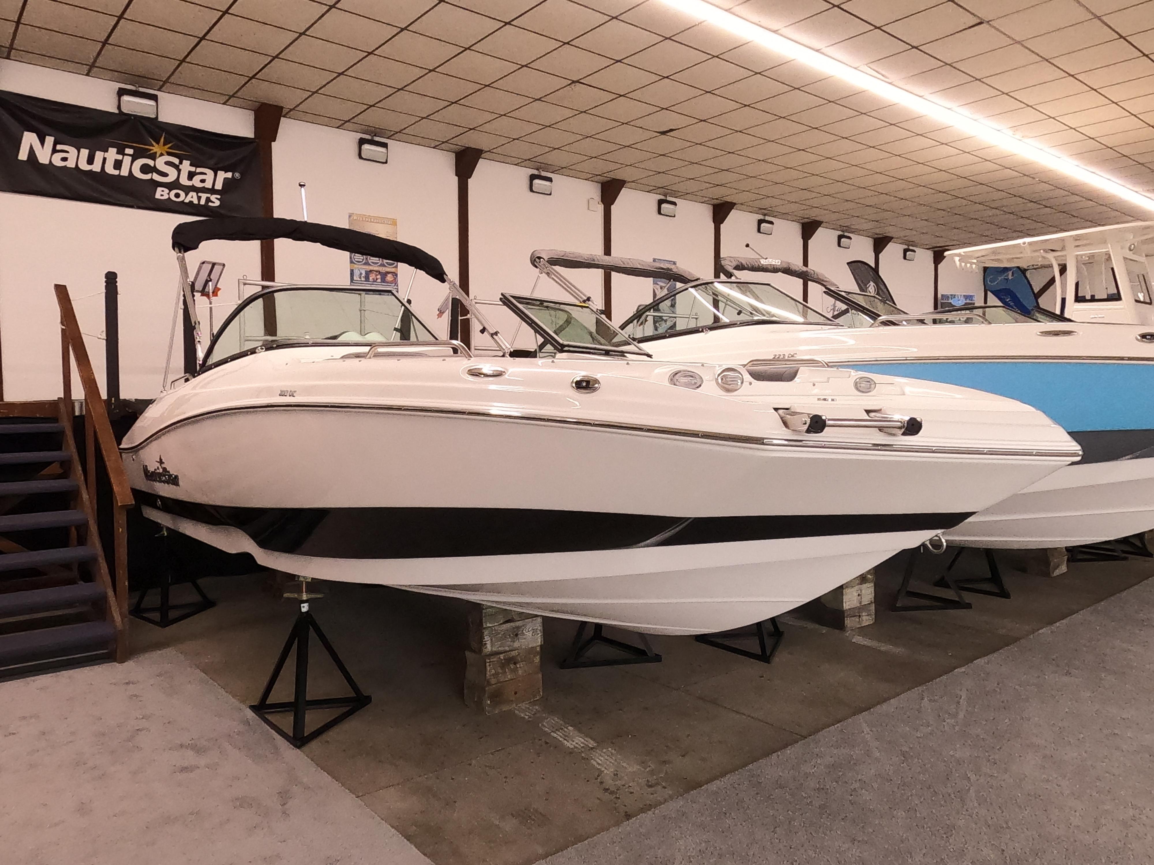 2023 NauticStar 203DC Sport Deck