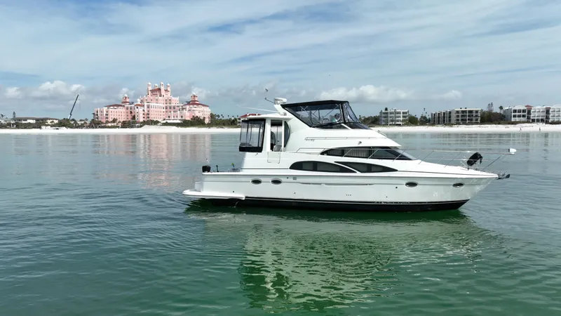 Live Now Yacht Photos Pics 