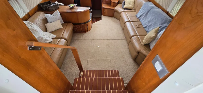 Live Now Yacht Photos Pics Interior of 2006 Carver 44CPMY yacht with leather seating and wooden accents.